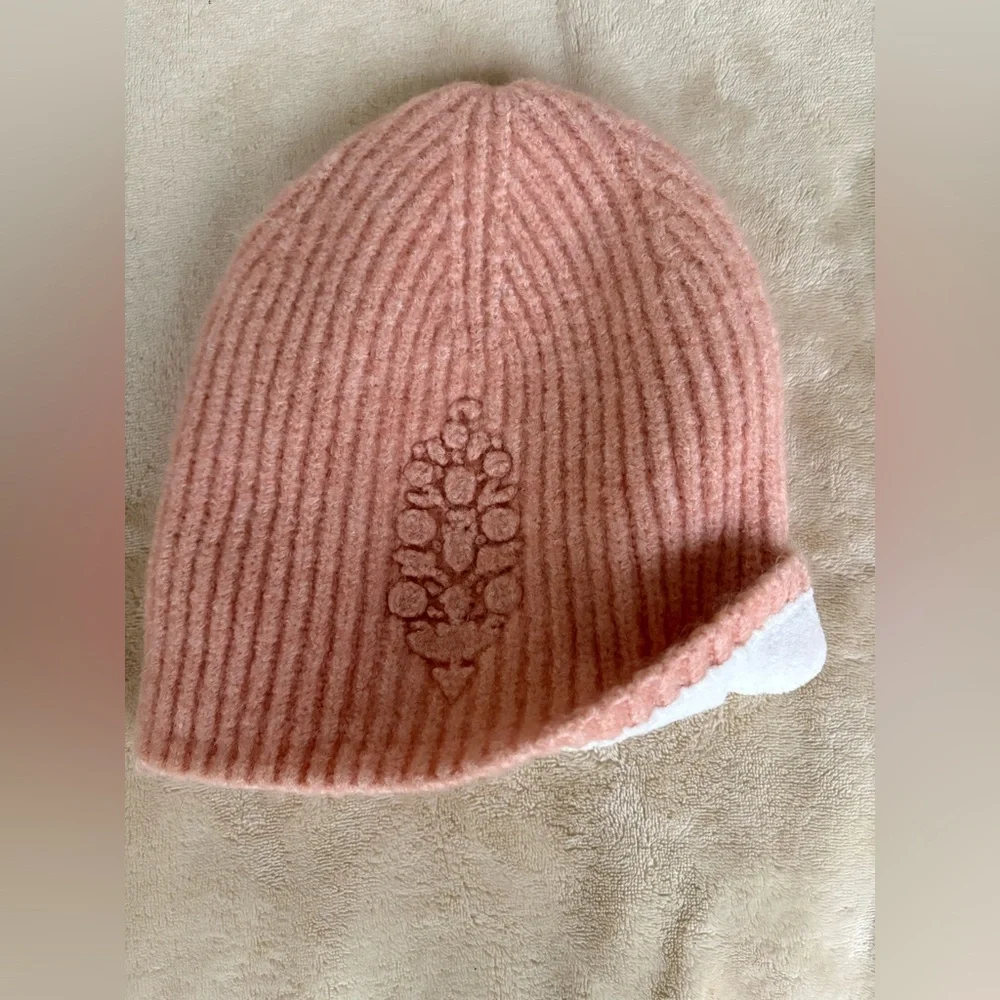 FP Movement Major Mogul Beanie in Peach- NWOT